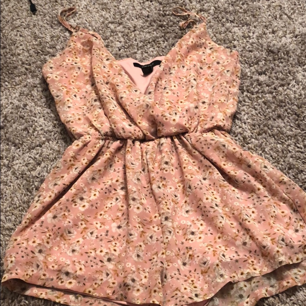 🌸3/$15 Forever 21 Flowered Romper